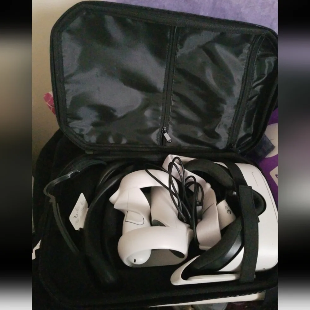 Oculus Meta Quest 2 & TopCube carry case - 256GB